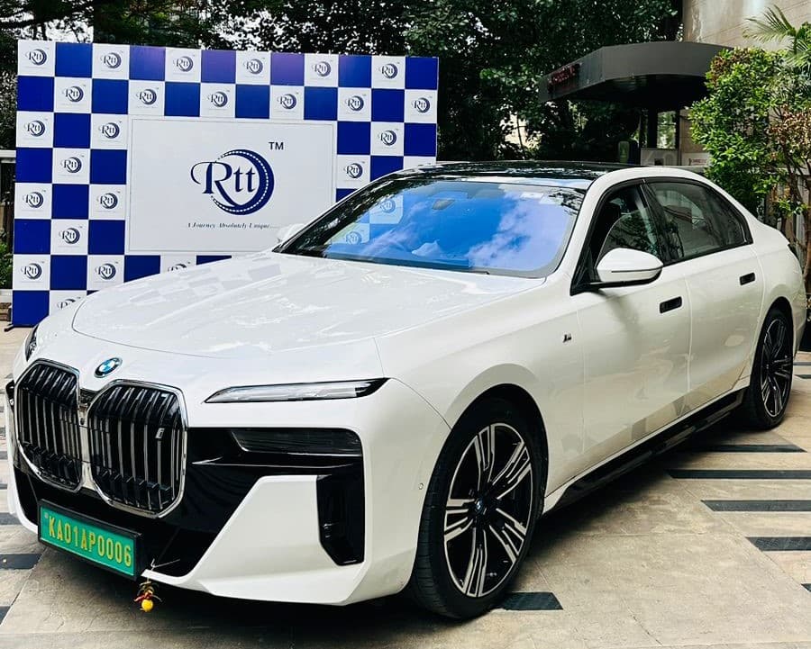 BMW i7